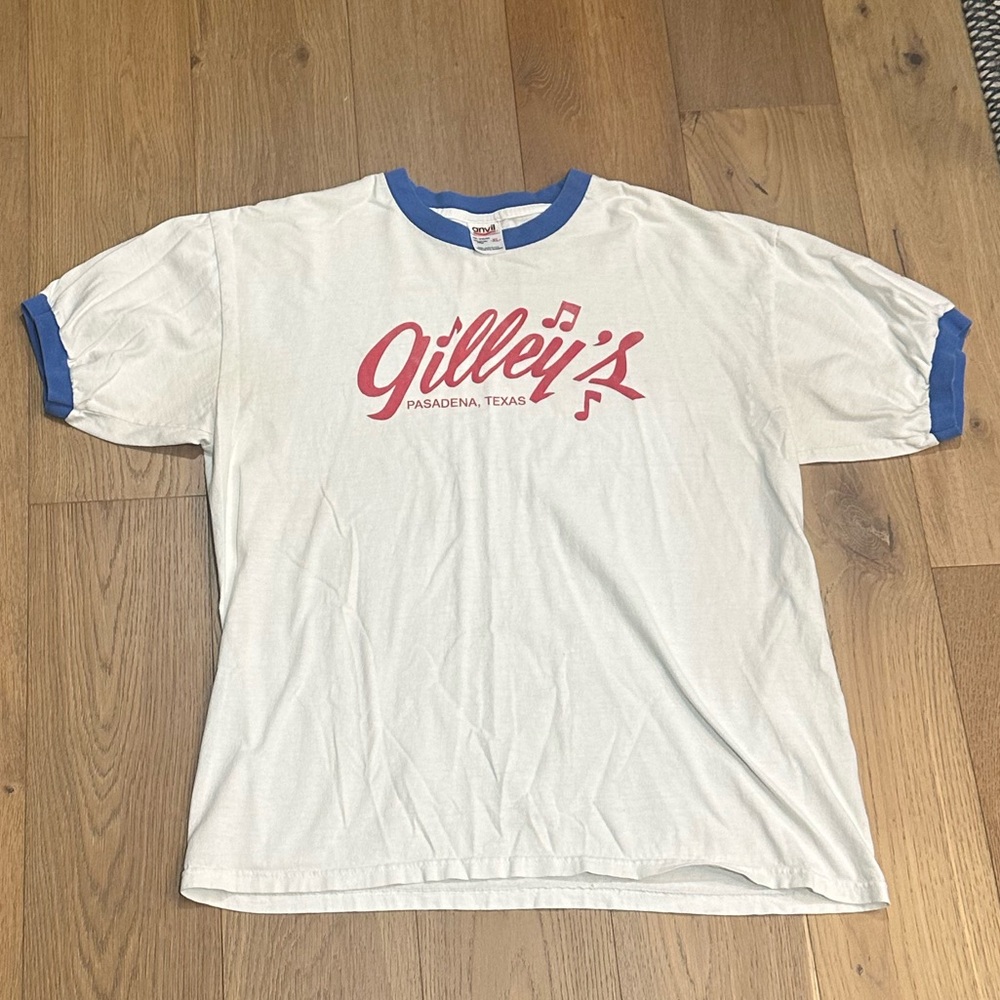 Gilley’s Pasadena, Texas Vintage. White Tee with Red Graphic and Blue Collar - Picture 3 of 4